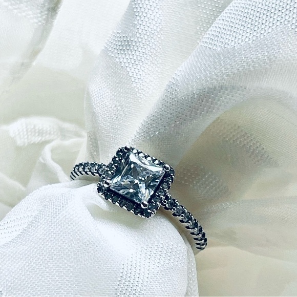 NWOT 925 Sterling Silver Sparkling Cubic Zirconia Fashion Ring - Picture 4 of 14